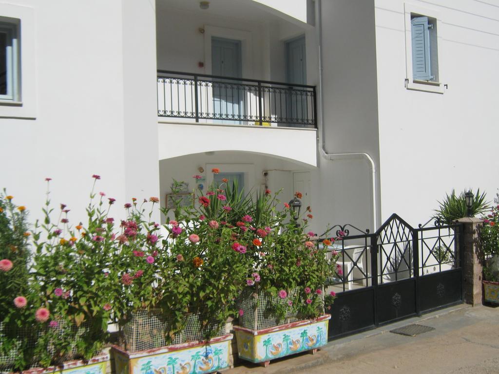 Friderica House Ξενοδοχείο Πόρος Δωμάτιο φωτογραφία